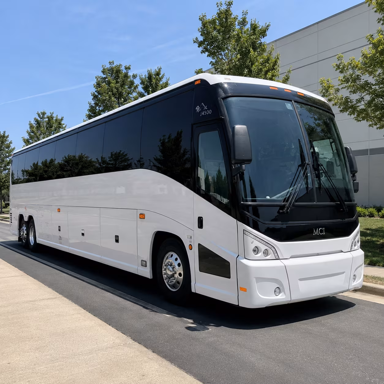 commuter shuttle buses along the i 80 corridor between davis and sacramento