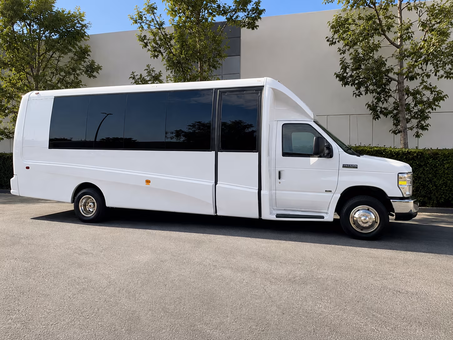 corporate airport transfer buses between davis and sacramento international