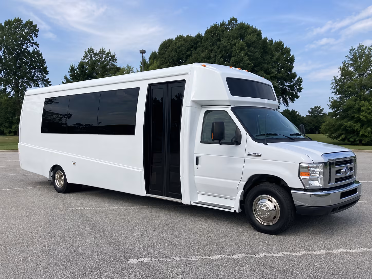 davis 18 passenger party bus