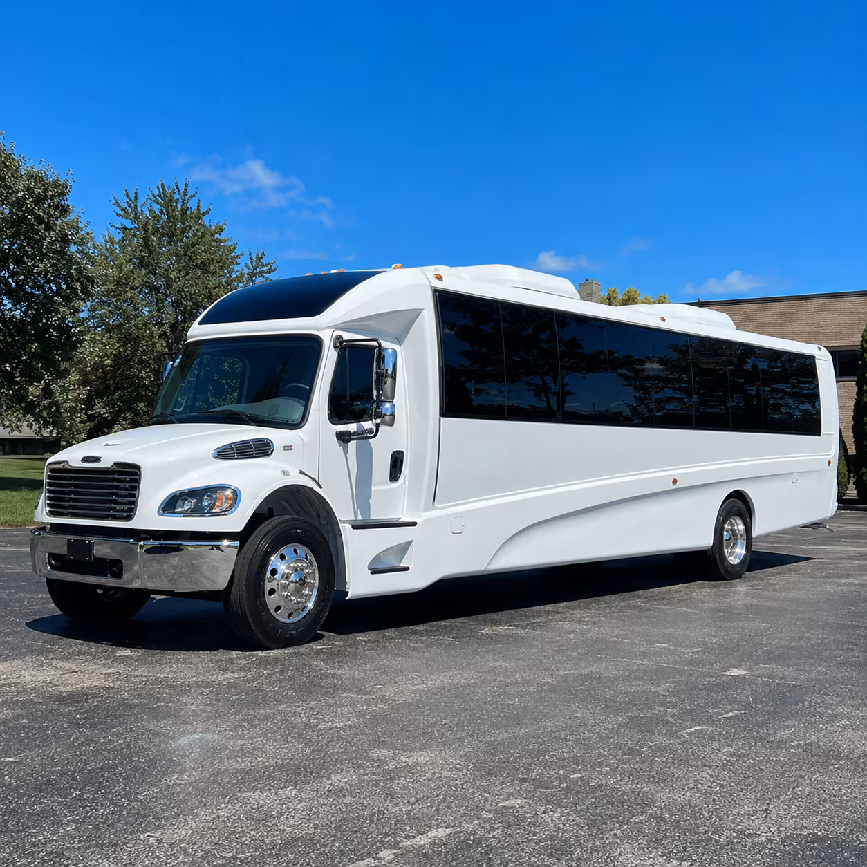davis 28 passenger minibus